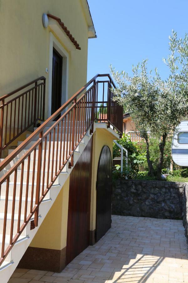 New, Sunny Apartment Surrounded By Nature Omišalj Exterior foto